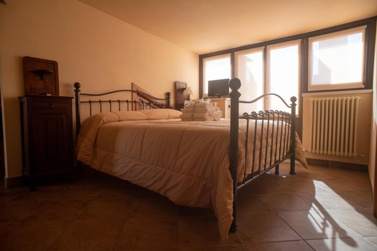 La Ginestra Hotel Castel San Lorenzo Kültér fotó